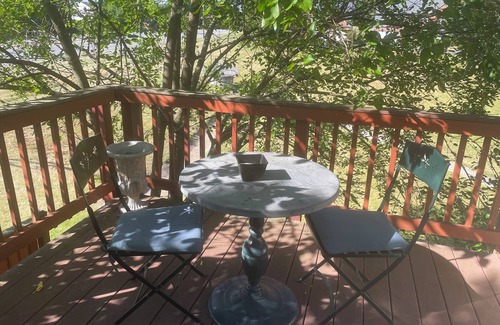 Franconia House | Pet-Friendly Townhome in Kingstowne, Near Springfield Mall