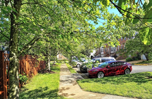 Franconia House | Pet-Friendly Townhome in Kingstowne, Near Springfield Mall