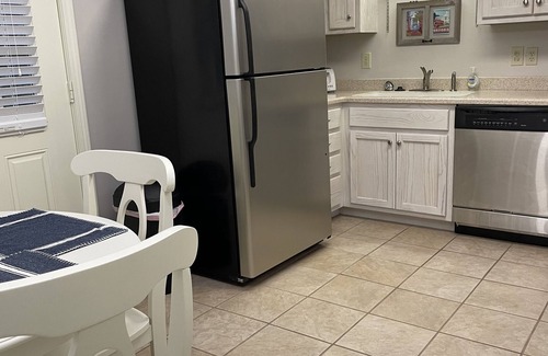Oxford House | Stylish Townhome with Pool in Gated Community near Ole Miss