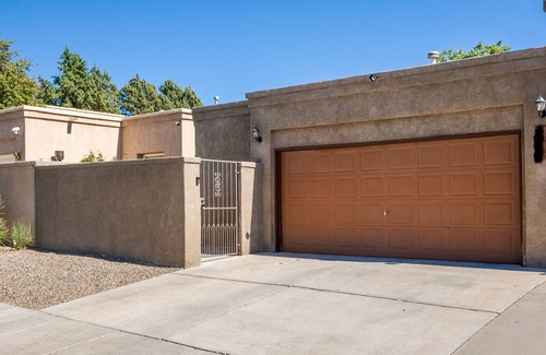 Northeast Heights House | Inviting Townhome with Spa and Hot Tub in NE Albuquerque