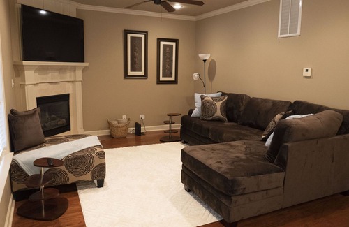 Little Rock House | Stylish Townhome with Pool Table & Arcade Near Attractions