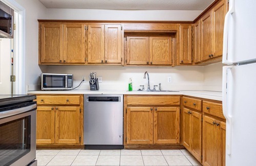 Sumter County House | Cozy Townhouse Near Shaw AFB with Pet-Friendly Amenities