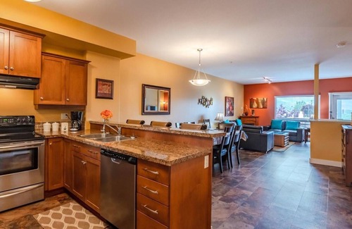 Okanagan-Similkameen House | Idyllic 3 Bedroom Townhouse with Lake and Ocean Views