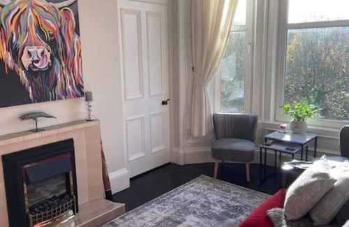 Largs Apartment | Charming Traditional Flat in Central Largs - 9.5/10 Rating