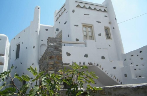 Lefkes Villa | Charming Traditional House with Private Terrace & Jacuzzi