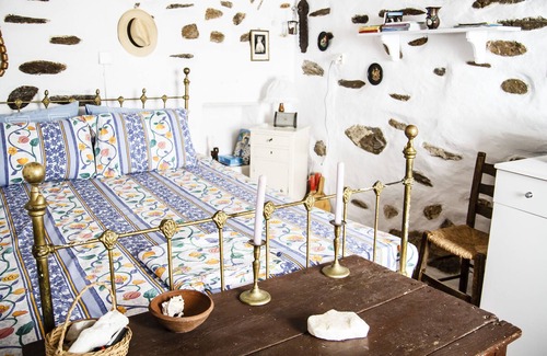 Lefkes Cottage | Beautiful traditional house in Paros