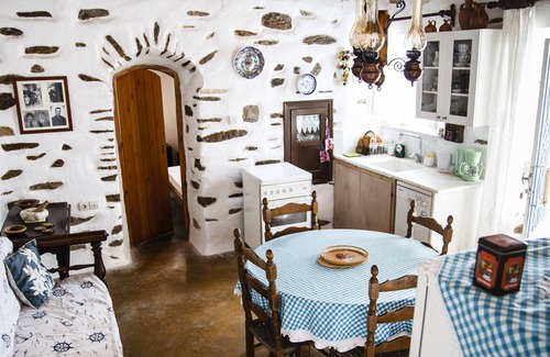 Lefkes Cottage | Beautiful traditional house in Paros