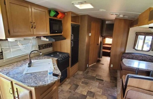 Dade City House | Idyllic Travel Trailer with Fenced Yard & Fire Pit