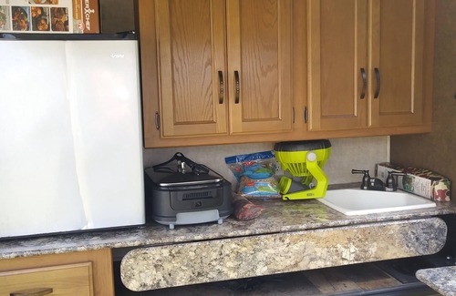 Dade City House | Idyllic Travel Trailer with Fenced Yard & Fire Pit