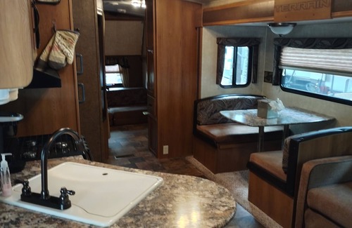 Dade City House | Idyllic Travel Trailer with Fenced Yard & Fire Pit