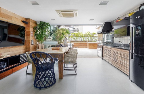 Leblon Apartment | Elegant Triplex in Leblon with Pool and Family Amenities