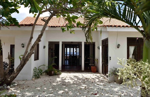 Boka Sami Villa | Serene Tropical Villa with Private Sea Access and Pool