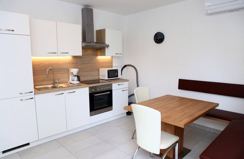 Izola Apartment | Inviting Two-Bedroom Villa with Spa and Breakfast Included