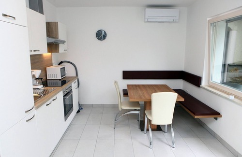 Izola Apartment | Inviting Two-Bedroom Villa with Spa and Breakfast Included