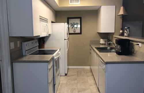 Villas Condo | Modern Two-Bedroom Condo with Pool at Venetian Palms