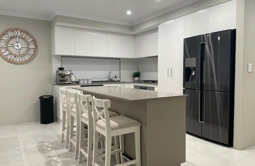 Jindalee House | Cozy Two Story Beachside Haven for Families
