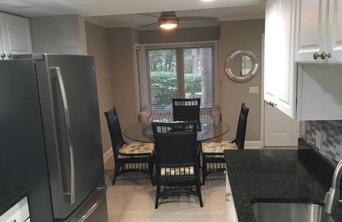 Hilton Head Island Condo | Updated Hilton Head Condo - Steps to Coligny Beach & Pool
