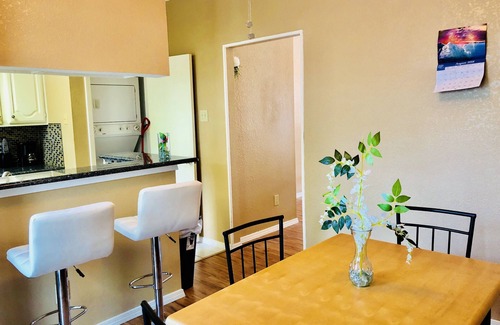 Far North Dallas House | Updated 2bd/2.5ba Gated Townhome with Pool & Lakeside Access!