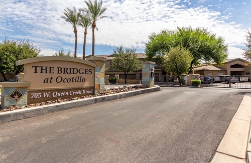 Fox Crossing Condo | Updated Condo in Ocotillo/Chandler with Pool and Spa!