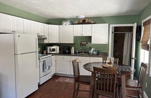 Madison Cottage | Cozy Cottage Minutes from North Conway - Rated 10/10!