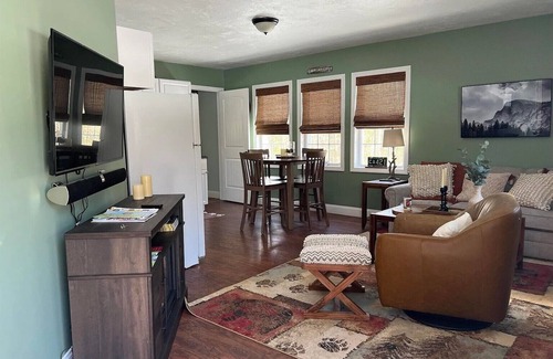 Madison Cottage | Cozy Cottage Minutes from North Conway - Rated 10/10!