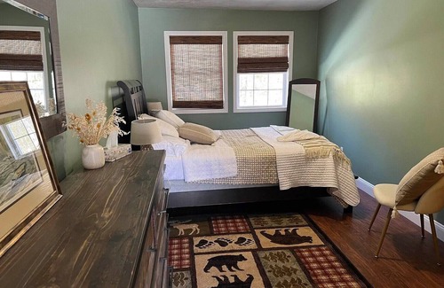 Madison Cottage | Cozy Cottage Minutes from North Conway - Rated 10/10!