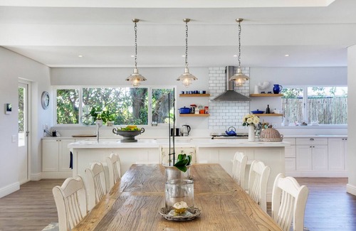 Constantia House | Elegant Upper Constantia Home with Breathtaking Views