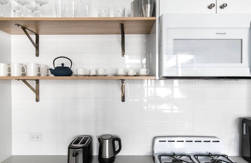 Uptown Apartment | Inviting Uptown 1BR: Gym, Rooftop Pool & Pet Friendly