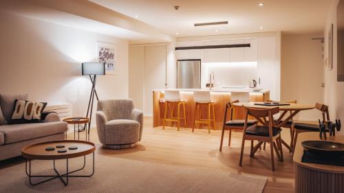 Nelson City Centre Apartment | Stylish Urban Apartment 5 - Guest Rated Perfect 10/10