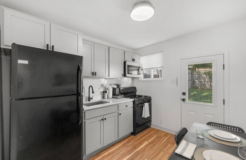 Lutherville Timonium House | Tranquil Oasis with Ocean View & Pet-Friendly Amenities