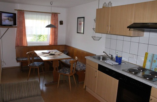 Aitrang Apartment | Premier Vacation Apartment with Ocean View and Pool Access