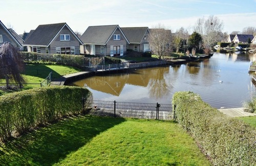 Medemblik House | Charming 3-Bedroom Vacation Home with Private Jetty