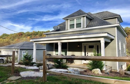 Donegal House | Exceptional Vacation Home in Champion with Top Amenities