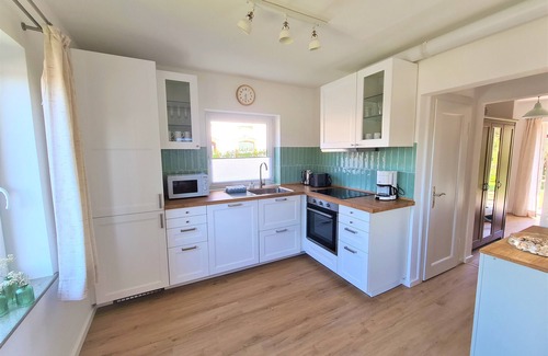 Heide House | Central Vacation Home for Families, Perfect for 6 Guests