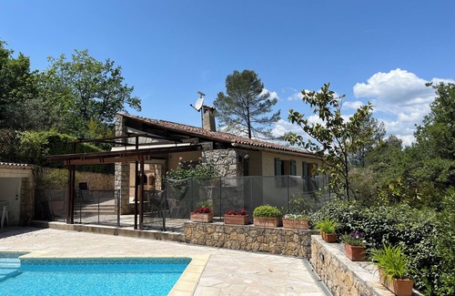 Saint-Paul-en-Foret Villa | Family Villa in Provence: Pool, Playgrounds & Guest Rated 9.6