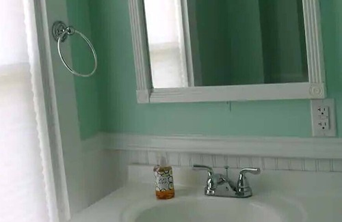 Milbridge Apartment | Charming Victorian Apartment with Breakfast & Central Location