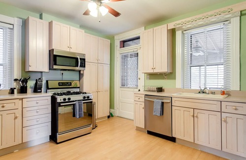 Old Louisville House | Elegant Victorian Home in Louisville with Spa & Breakfast