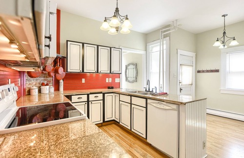 Deadwood Cabin | Charming Victorian Retreat on Main Street with Spa & Patio Views
