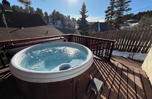 Deadwood Cabin | Charming Victorian Retreat on Main Street with Spa & Patio Views