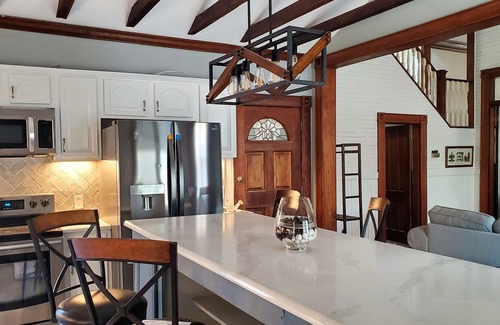 Southeast Pensacola House | Elegant Victorian Home with Ocean View - Pet Friendly Retreat