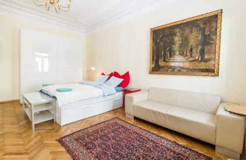 Josefstadt Apartment | Stylish Studio Retreat in the Heart of Vienna, 8.7/10 Rated
