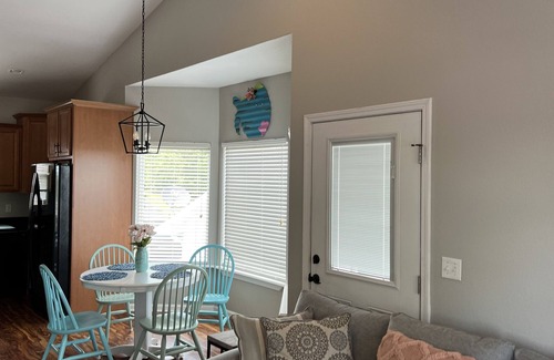 Hot Springs Villa | Experience Lake Views and Gorgeous Sunsets at Our Hotel
