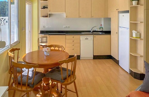 Oleiros Apartment | Scenic Sea Views in Idyllic Surroundings with Great Amenities