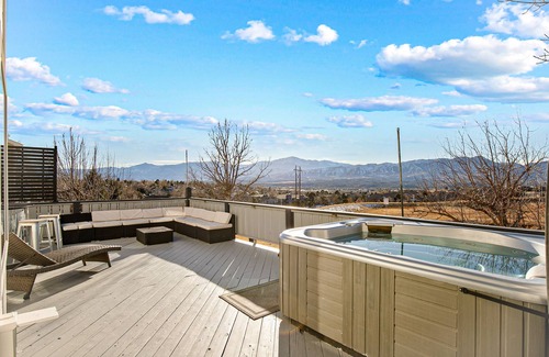 Briargate House | Scenic Views & Family-Friendly Amenities for Group Stay