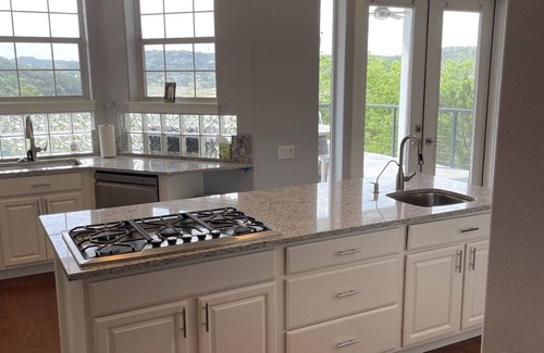 Lower Basin Lake Travis House | Scenic Water's Edge: 4 Bedrooms with Lake Views