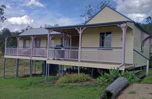 Moorang Cottage | Scenic Retreat with Ocean Views and Spa Amenities