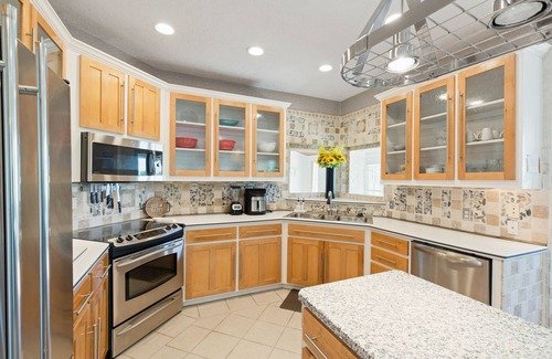 Granbury House | Serene Lake Granbury Views with Breakfast & Family Amenities