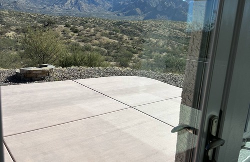Catalina House | Scenic Retreat with Kitchen and Kid-Friendly Amenities