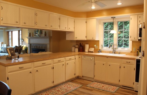 Town of Torrey Cottage | Inviting Ocean Views, Pet-Friendly Comfort & 10/10 Rating!