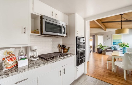 San Clemente Cottage | Experience Breathtaking Ocean Views at Our Pet-Friendly Retreat